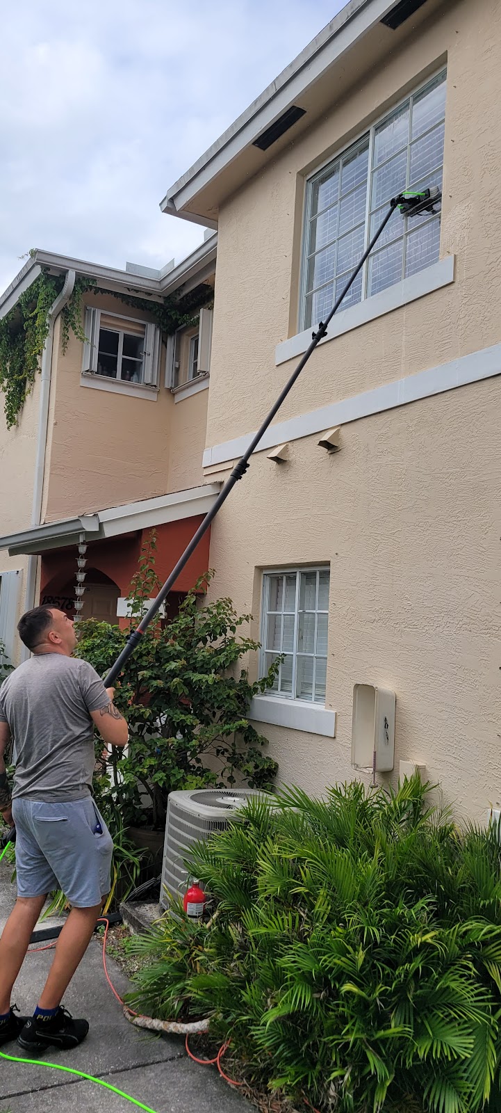 Soft washing a Miami stucco home exterior